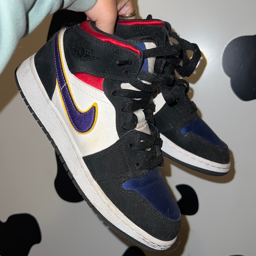 Jordan mids